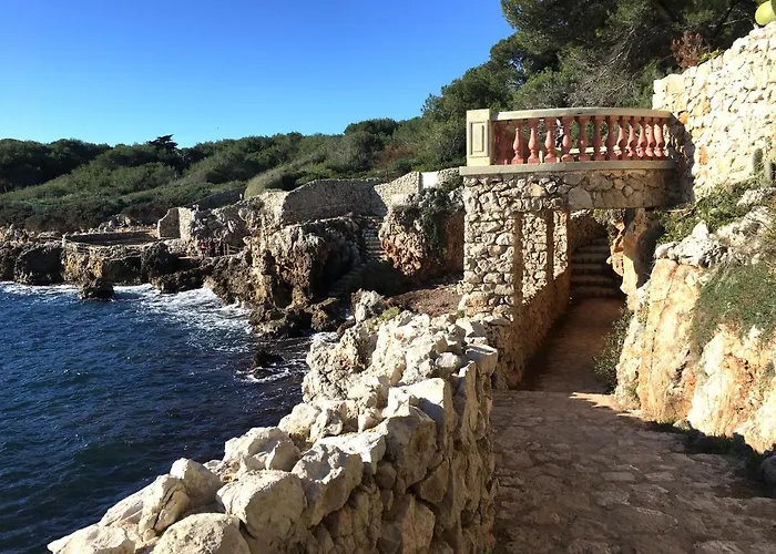 2 Pieces Au Coeur Du Cap D'antibes