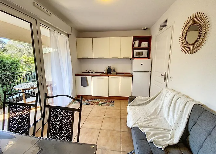 2 Pieces Au Coeur Du Cap D'antibes Daire Antibes